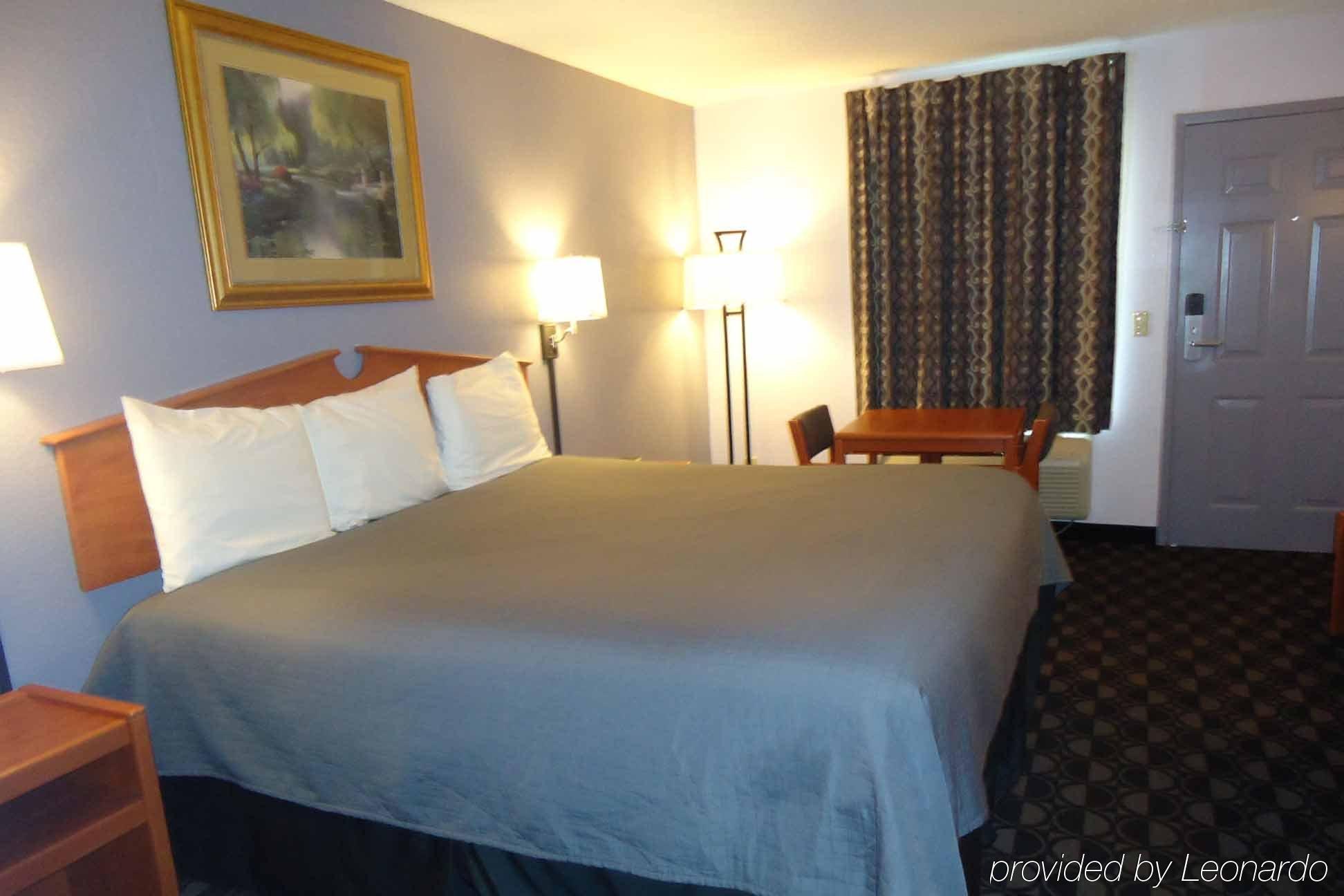 Studio 6 Suites Louisville Ky Airport/Expo Center Room photo